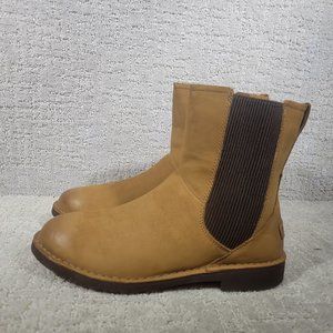 UGG Larra Womens Size 10.5 Chestnut Water Resistant Nubuck Leather Chelsea Boots